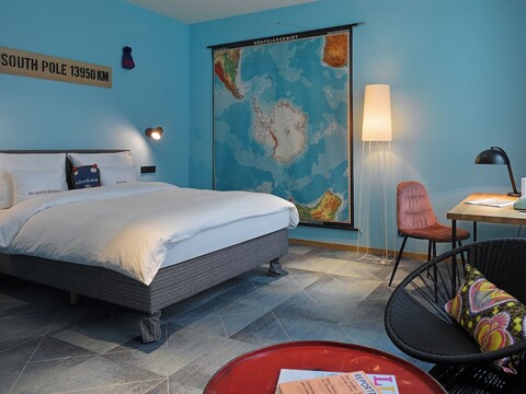 25아워스 호텔 더 트립