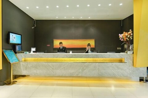 Jinjiang Inn (Shanghai People's Square East Huaihai Road)