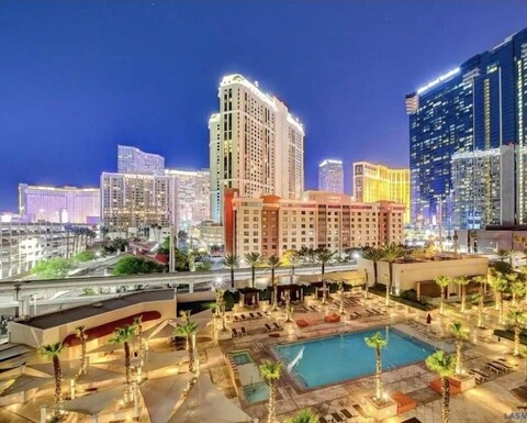 Premium Suite w/balcony at The Signature