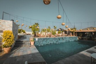 555 Hotel Clubbing Adults Only