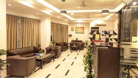 호텔 알모라 델리 에어포트