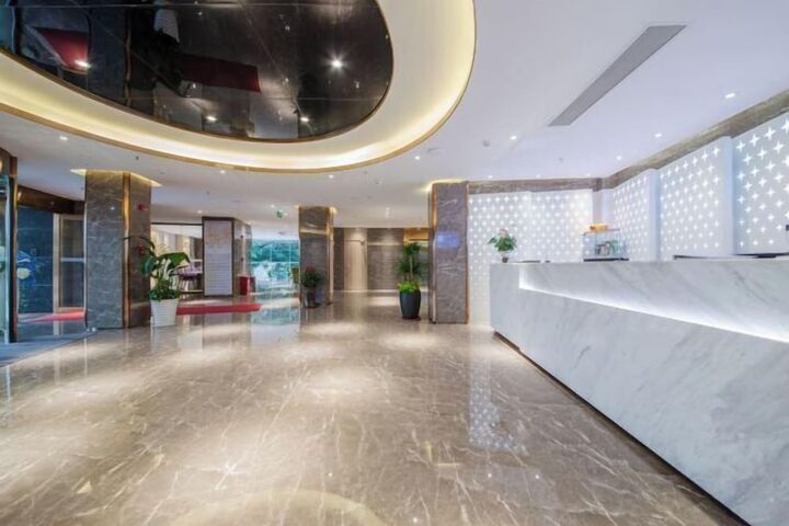 Airport Grand Hotel-i
