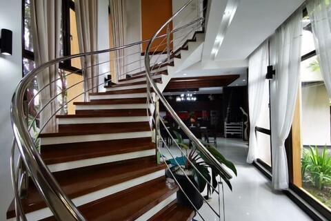 YiZen Boutique Phutara 5 Bedroom Villa