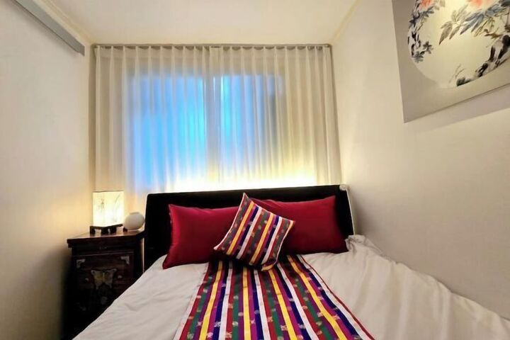 Near Hongik University/Subway Hapjeong Station 1 minute/8ppl/3br/4QBED/Near YG/iMac/Luggage storage