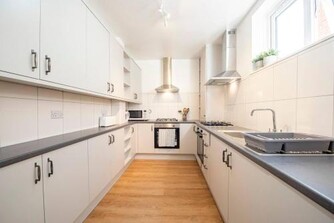 Large Cosy Property 15min from Central London