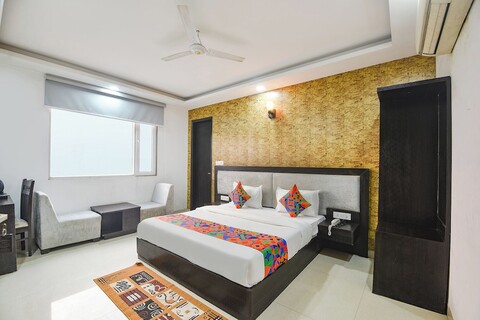 팹호텔 에어포트 존 올리브