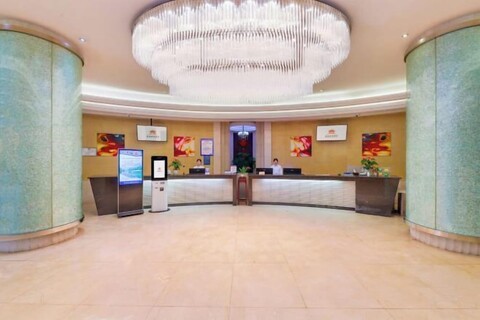 Hangzhou Fuyang Yaoyue International Hotel (Enbo Avenue)