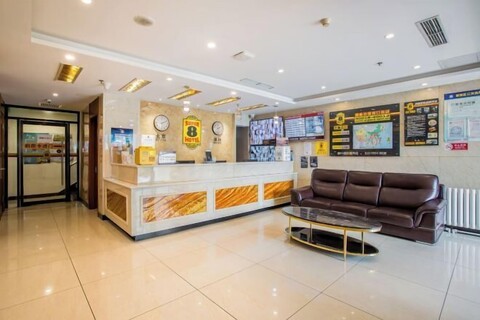 Super 8 Hotel (Beijing Jianguomen Subway Station Capital Children's Research Institute)