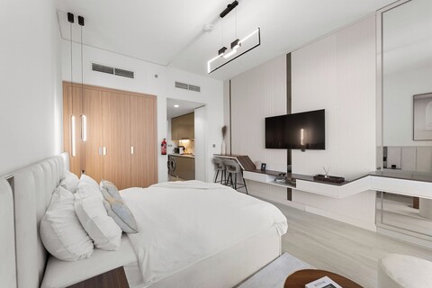 정원 전망이 있는 스타일리시 스튜디오