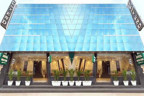 호텔 웨스트 엔드 마히팔푸르 델리 IGI