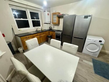 Modern En-Suite Rooms by Finsbury Park Station 8 mins to King's Cross by Tube