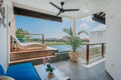 더 위나 빌라 스미냑