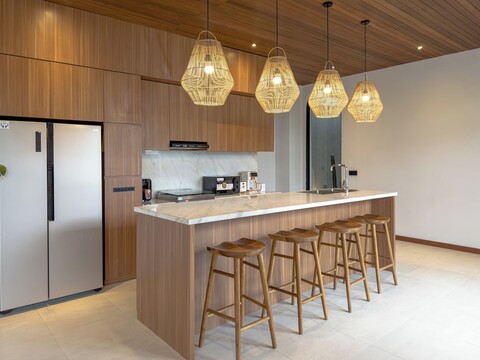 우마 젱 알레시아 빌라 바이 수발리