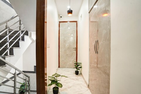 호텔 솔라리스 리트리트, 디 애로우