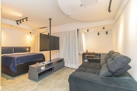 브루클린의 플랫, 체육관 및 주차장 포함