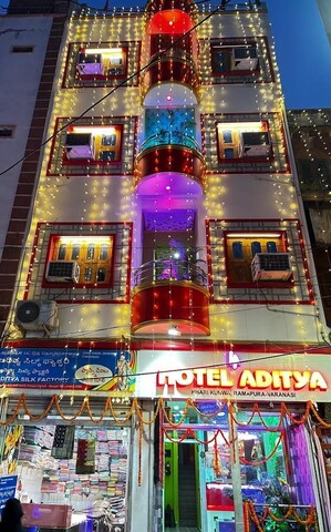 호텔 아디티야 바라나시