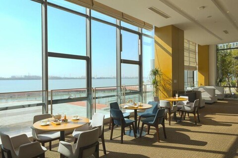 Crystay Hotel & Resort