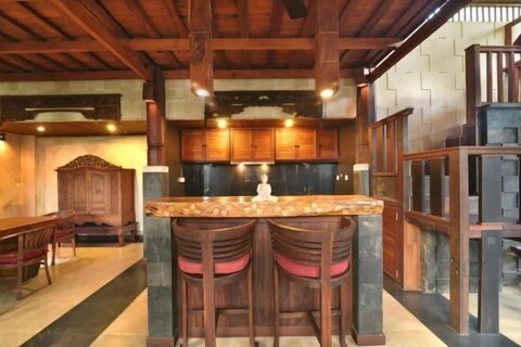 Wooden Villa by Prasi