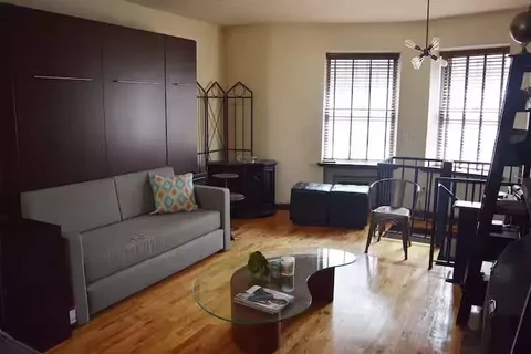 뉴욕 까사보야 | 센트럴파크 도보 2분 복층 브라운스톤 아파트