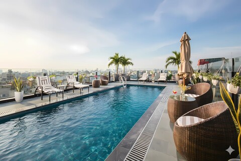 메이 드 빌 크라운 호텔