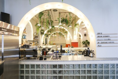 넥스트 도어 아테네