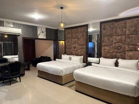 Hotel Oasis By Signature