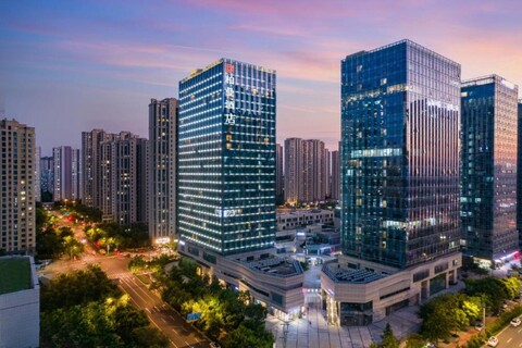 보르만 호텔 지난 웨스트 스테이션 그린랜드 센트럴 플라자 익스히비션 센터