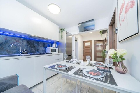 UNIT Short Rent Apartment by Warsaw Metro Station