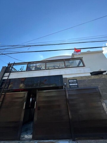 메르데카 쿠타 게스트하우스