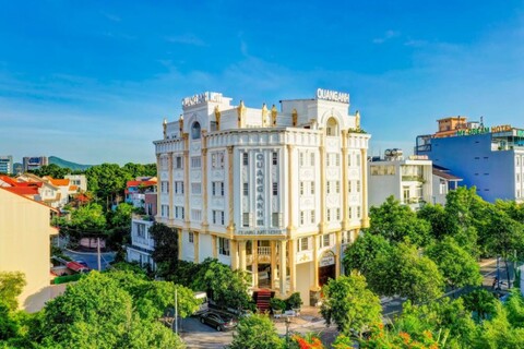 꽝 앙 호텔 바이 더 모먼트