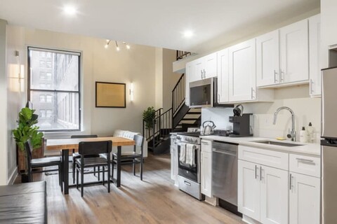 Sosuite 2BR 로프트 w 공유 W/d, Gym, 라운지