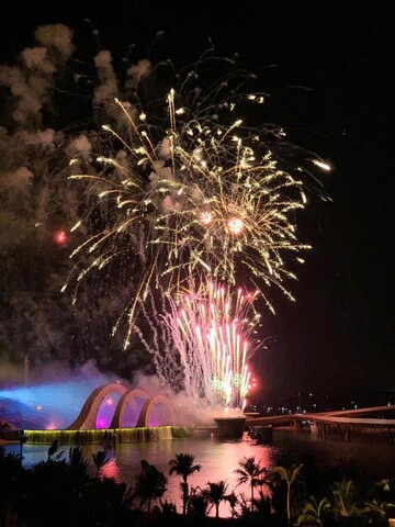 더 룸 호텔 - 스타벅스 앤 파이어웍스