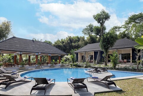 세네탄 빌라스 & 스파 리조트