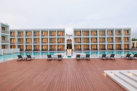 파통 비치 호텔 바이 씨투씨