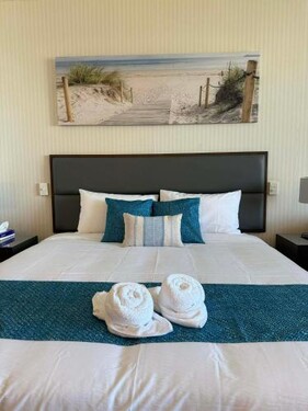 Privately Owned Hotel Room in Oaks Hotel