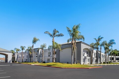 아워글래스 호텔, 트레이드마크 컬렉션 바이 윈덤