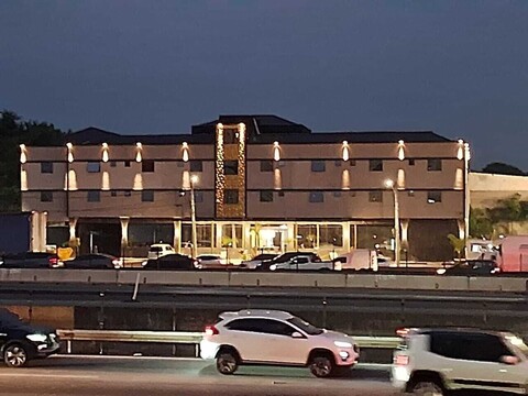 호텔 인터나시오날 과룰류스