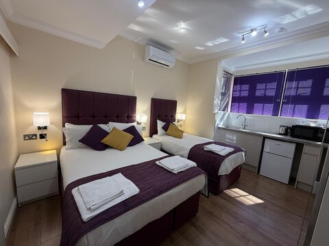 크럼프턴 게스트 하우스