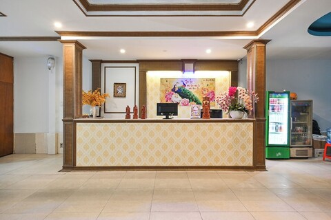 호앙 푹 호텔, 떤선녓 공항