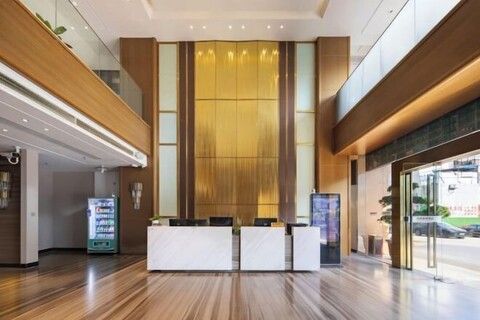 Huace American Hotel (Shenzhen Longgang Shuanglong Subway Station)