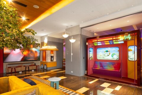 투 테일스 호텔 루저우