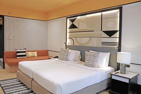 더 쿼터 사판 콰이 바이 UHG