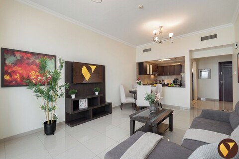 보그, 시라즈 타워 아르잔, 미라클 가든 근처