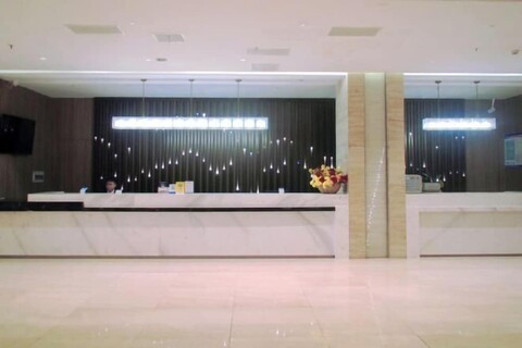 Ramada Hotel Zhangjiajie (Tianmen Mountain Cable Car Station)