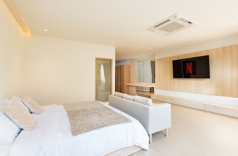 에카마이에 있는 넓은 4베드룸 무지 홈, 로프트 및 수영장 포함