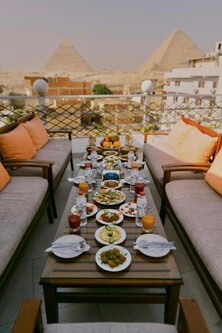 Jimmy Pyramids Hotel