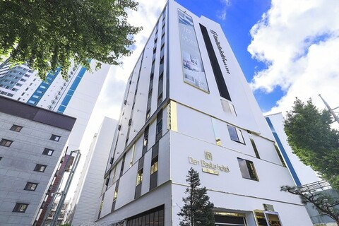 덴바스타 호텔 구서점