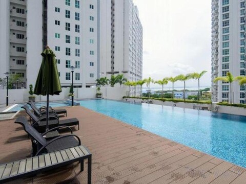 Straits Garden Deluxe Hotel Suites