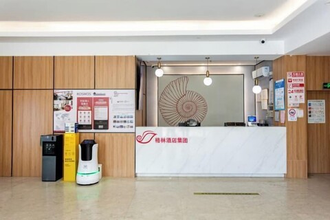 Shell Hotel (Shanghai Minhang Beiqiao Metro Station)