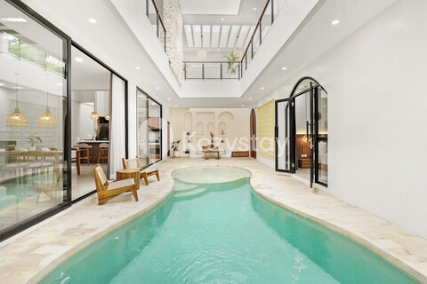 사딘 빌라 바이 코지스테이, 사누르